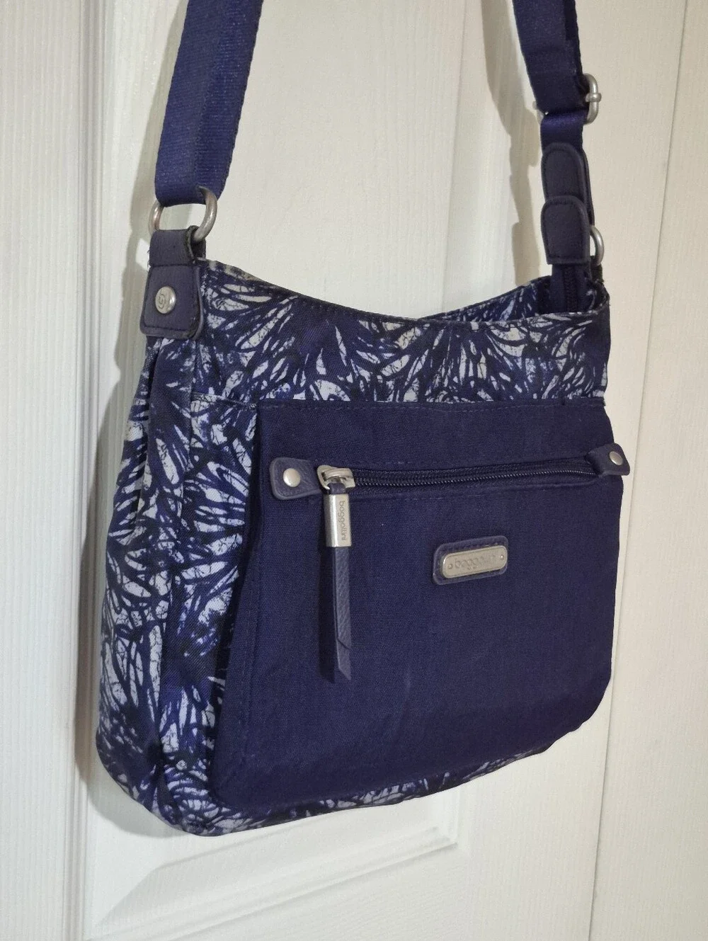 Baggalini Day trip Hobo Crossbody Bag In Navy Blue Floral